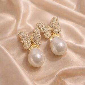Vintage Butterfly Pearl Gold Timeless Earrings